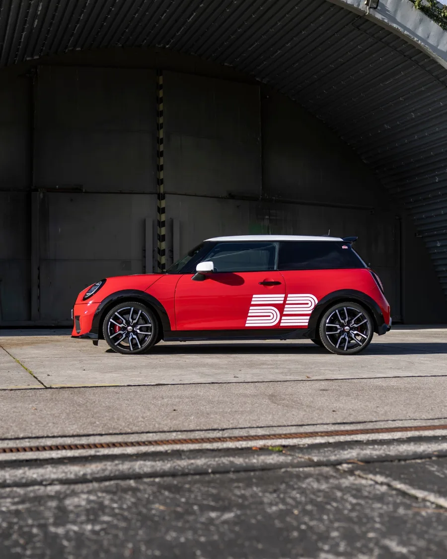 MINI 1965 Victory Edition – profil boczny z numerem 52, edycja specjalna