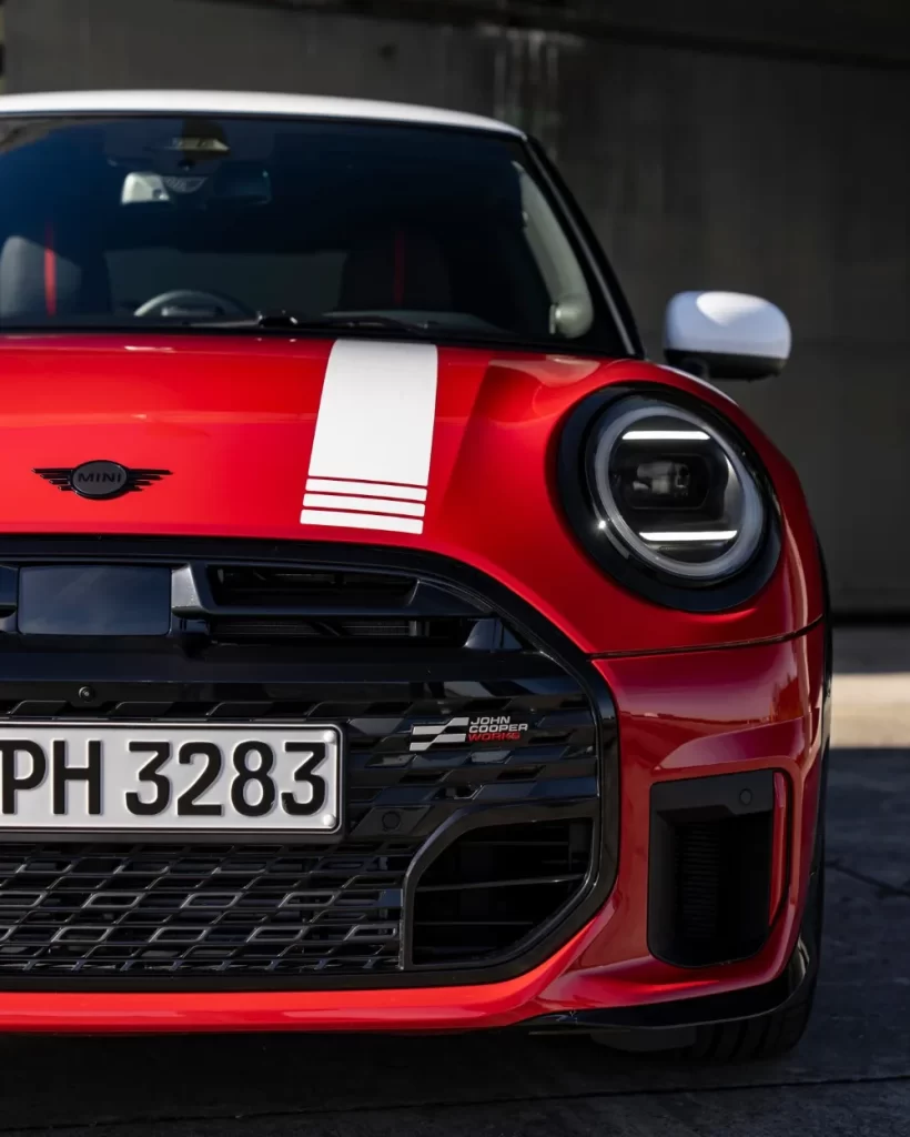 MINI 1965 Victory Edition – okładkowe ujęcie edycji inspirowanej Monte Carlo 1965