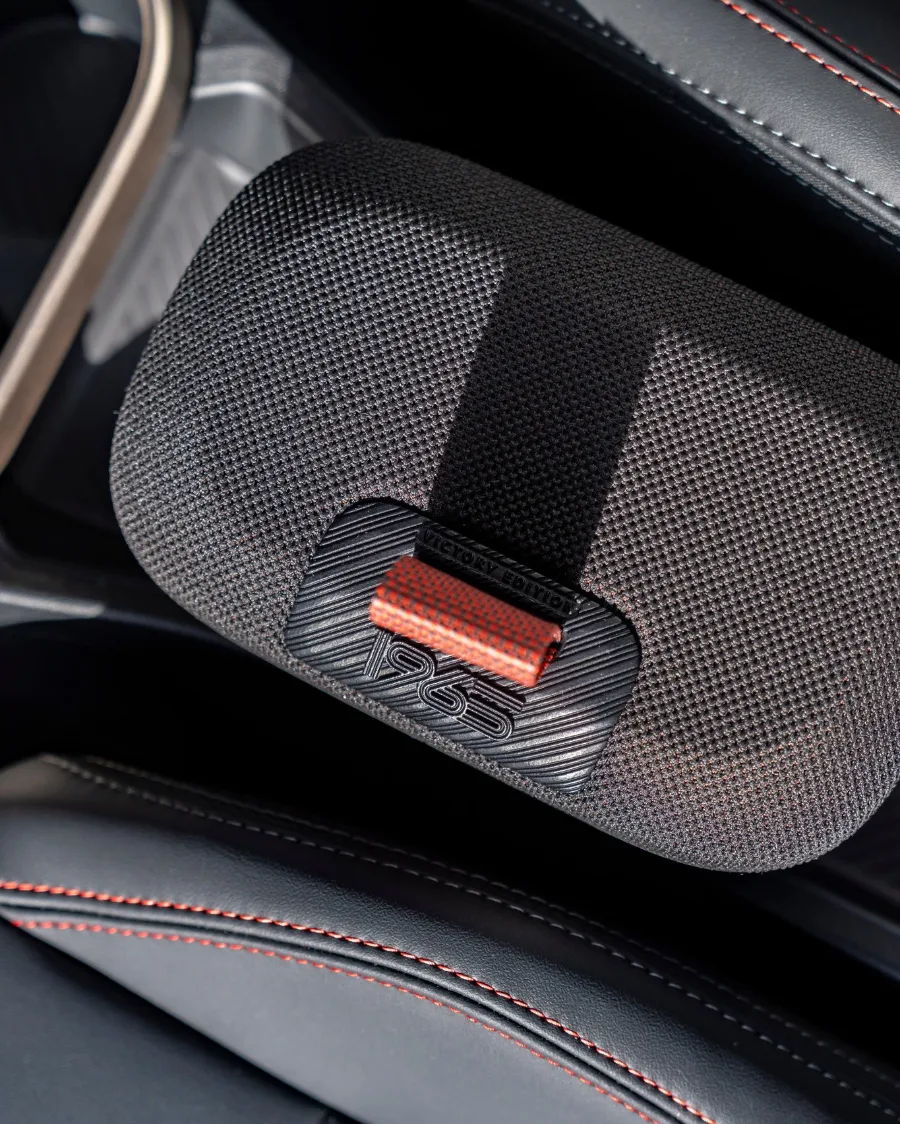 MINI 1965 Victory Edition – detal wnętrza z oznaczeniem 1965