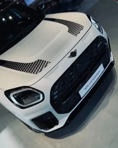 Przód MINI Countryman John Cooper Works – grill i maska, salon Libertów