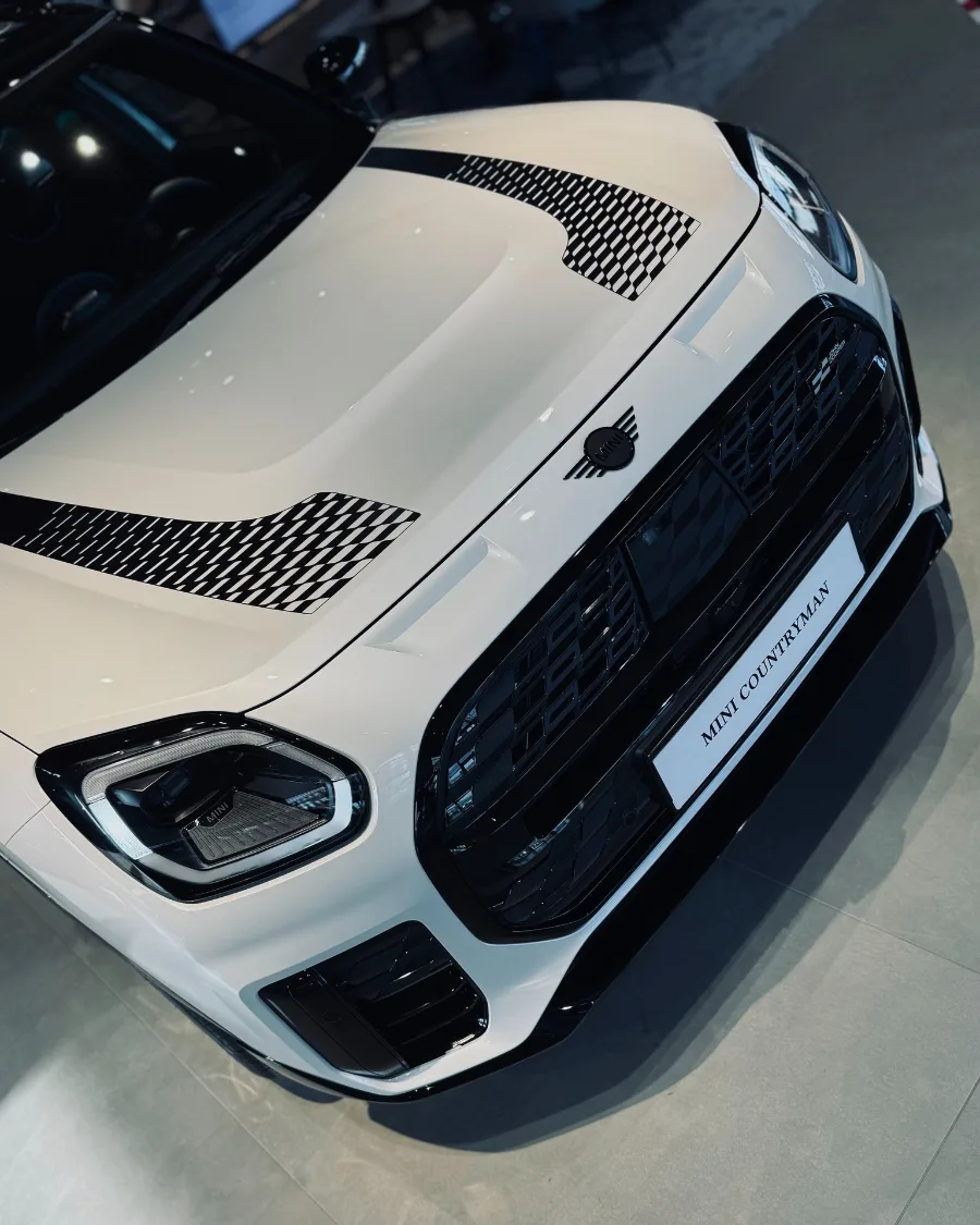 Przód MINI Countryman John Cooper Works – grill i maska, salon Libertów