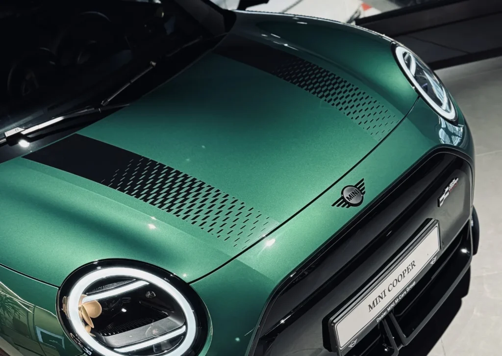 MINI Cooper Electric detal maski wzór i reflektor LED