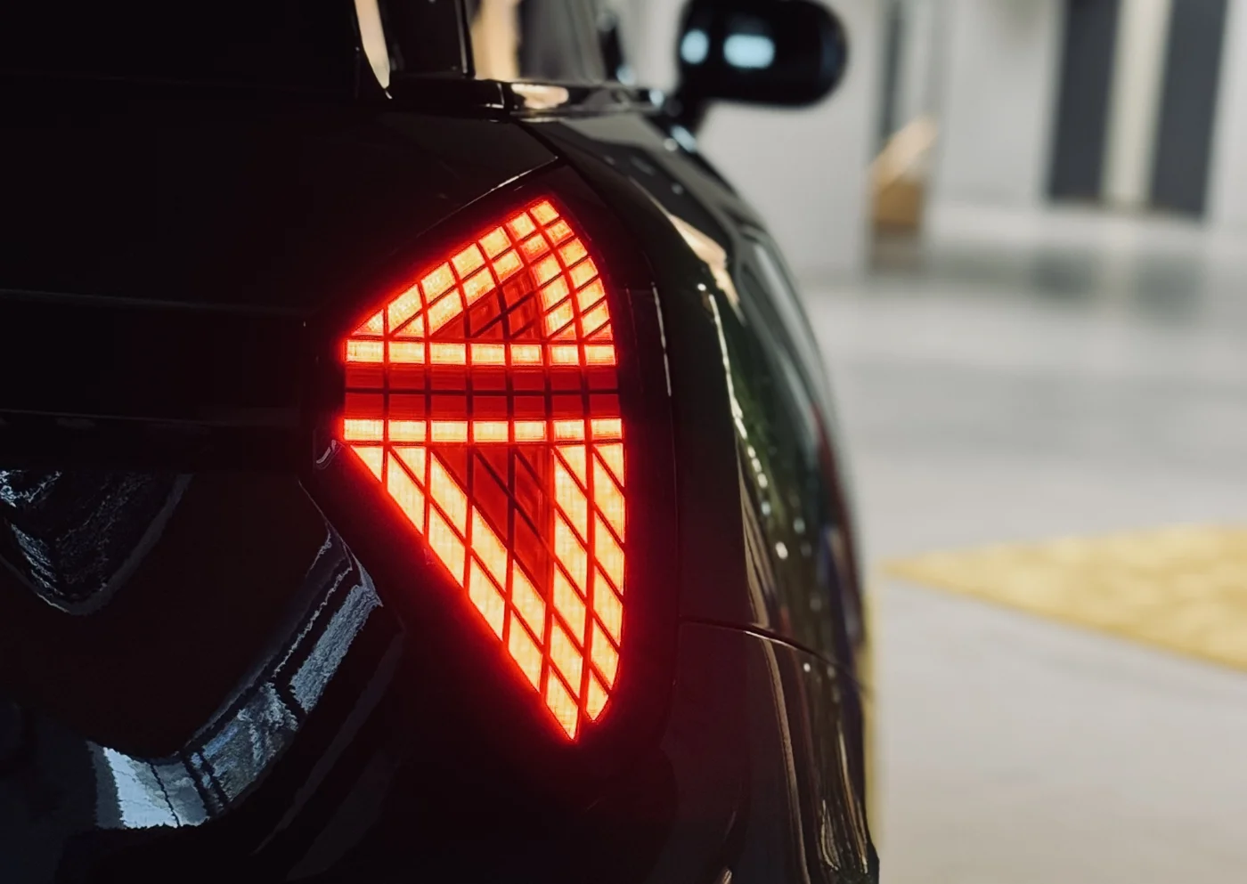 MINI Cooper Electric tylna lampa LED detal wzór